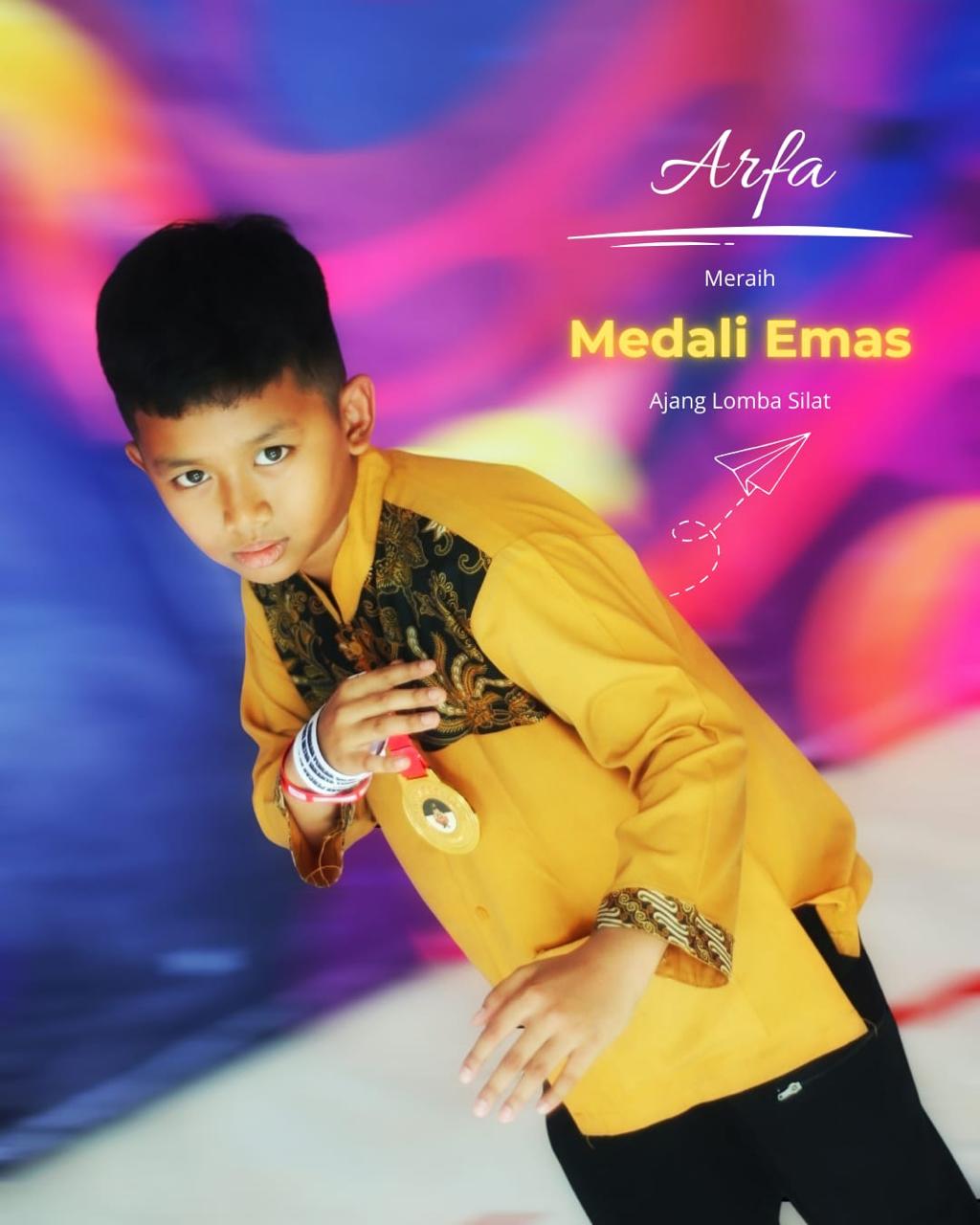 Medali emas lomba silat